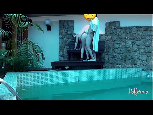 ❤️ Boss jistieden maid għall-pool, iżda ma setgħetx tirreżisti sħun ☑ Porn biss lilna ❤